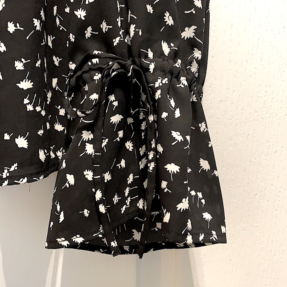 (SOLD)J.CREW Tie-Sleeve Top With Pintucks In Daisy Floral - Picture 8 of 8